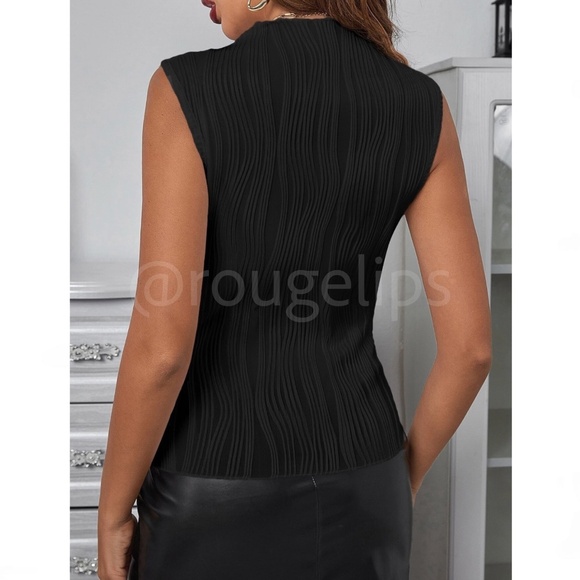 Textured Black Sleeveless Fitted Shirt Top Mock - Picture 4 of 6